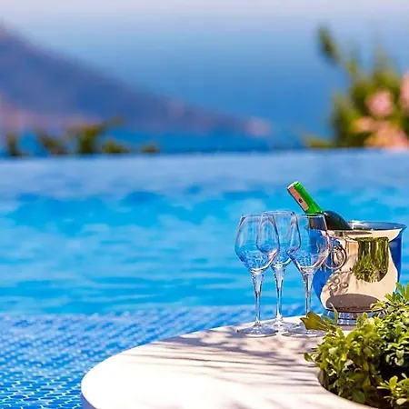 Sleeps 8 Air Con Villa *