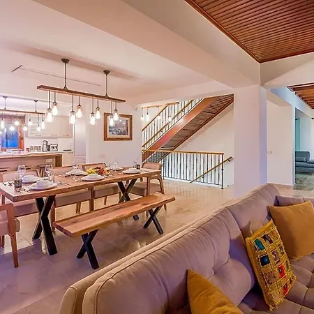 Sleeps 8 Air Con Kalkan