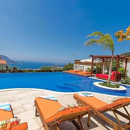 Villa Sleeps 8 Air Con