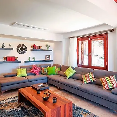 Villa Sleeps 8 Air Con Kalkan