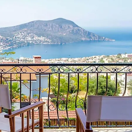 Sleeps 8 Air Con