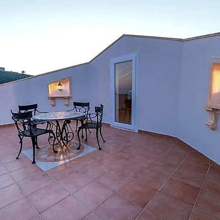 Villa Sleeps 8 Air Con *