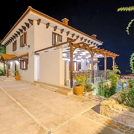 Villa Sleeps 8 Air Con