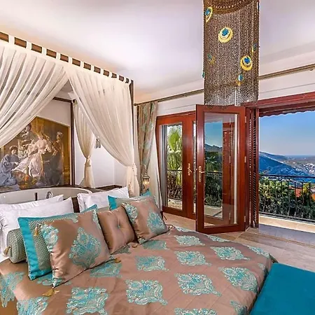 Sleeps 8 Air Con Villa