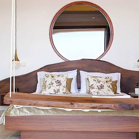 Villa Sleeps 8 Air Con