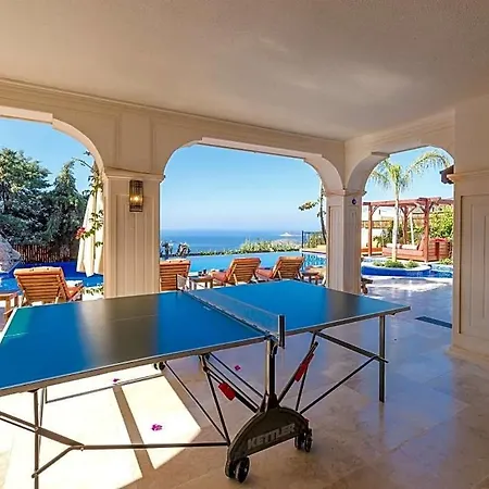 Villa Sleeps 8 Air Con