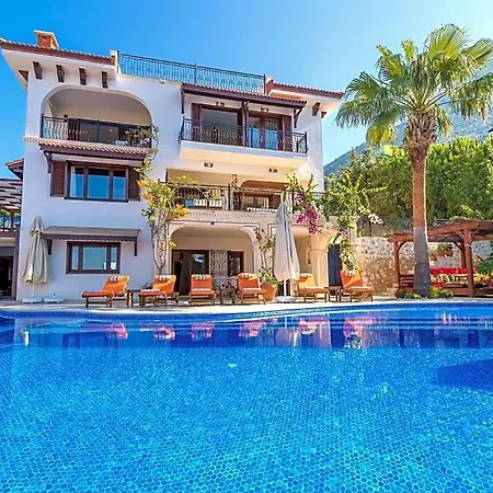 Villa Sleeps 8 Air Con *
