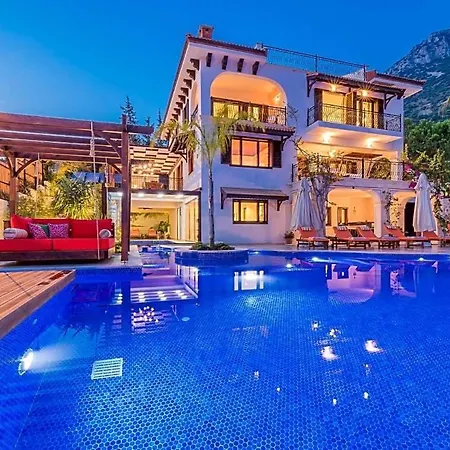 Sleeps 8 Air Con Villa