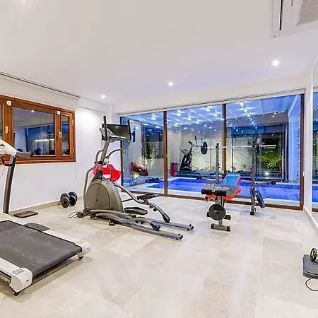 Sleeps 8 Air Con Villa