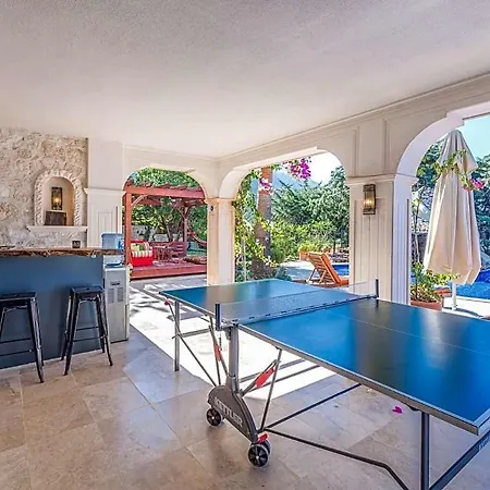 Sleeps 8 Air Con Villa *