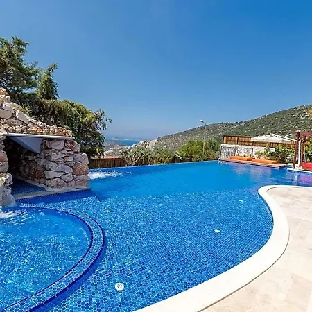 Sleeps 8 Air Con Villa *