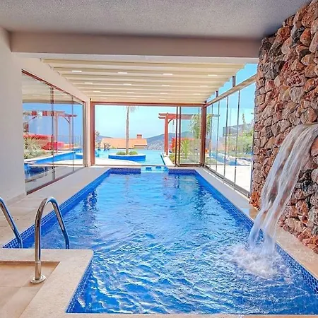 Sleeps 8 Air Con Villa