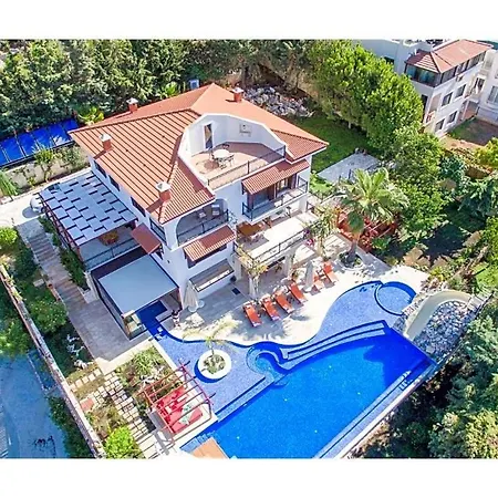 Sleeps 8 Air Con Villa *