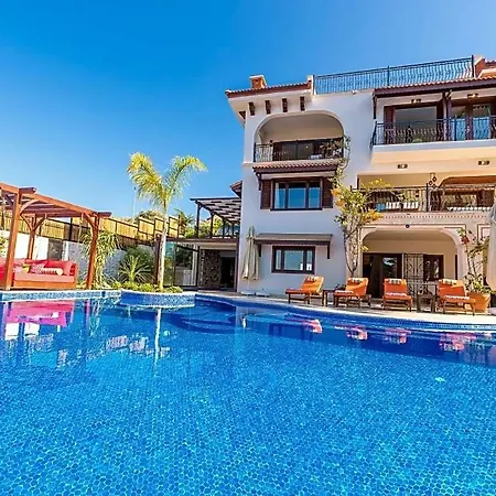 Sleeps 8 Air Con Villa