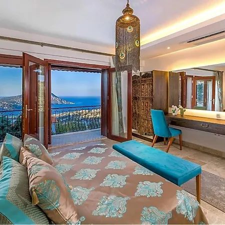 Sleeps 8 Air Con