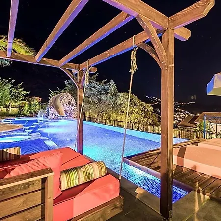 Sleeps 8 Air Con